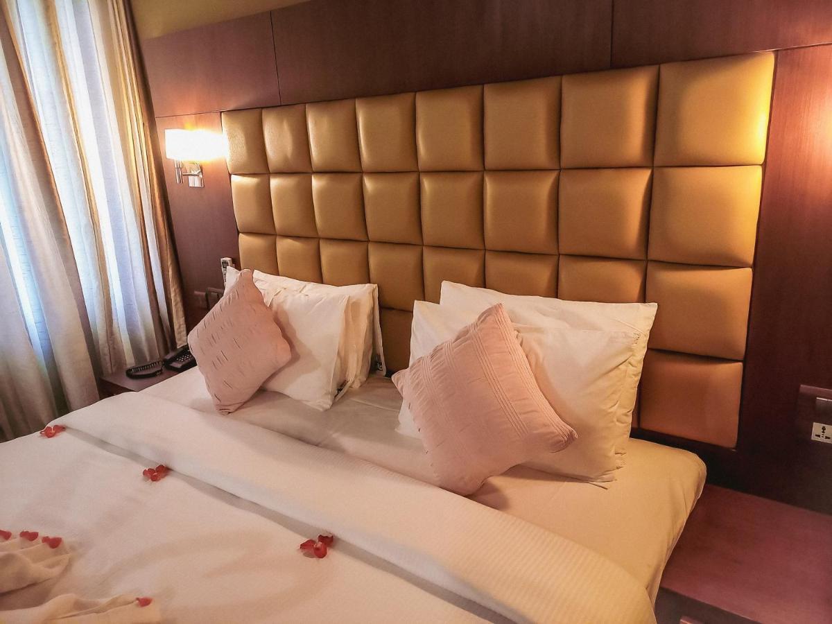 The Wave Lakeview Resort & Spa 瓦亚纳德 外观 照片