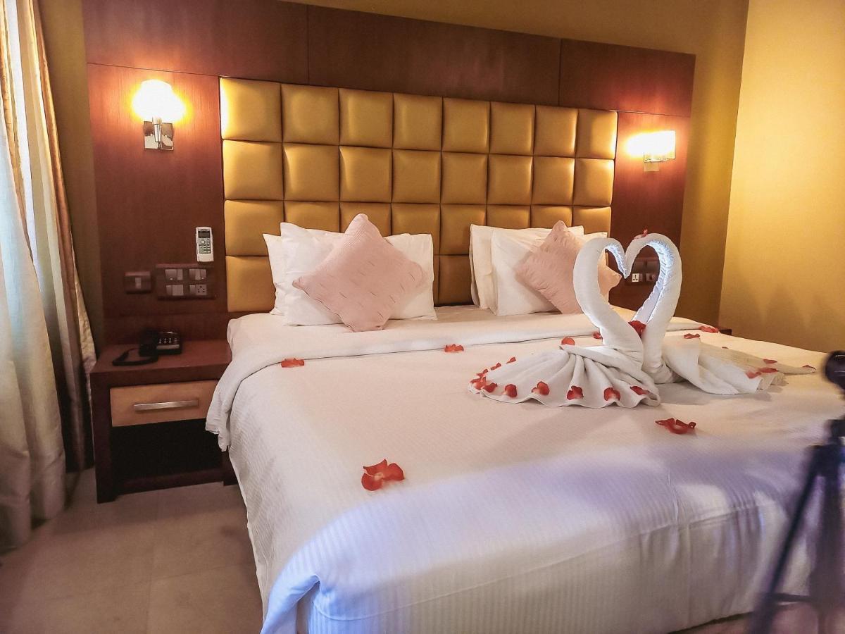 The Wave Lakeview Resort & Spa 瓦亚纳德 外观 照片